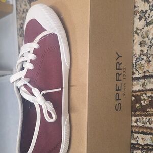 Sperry NIB SZ. 6